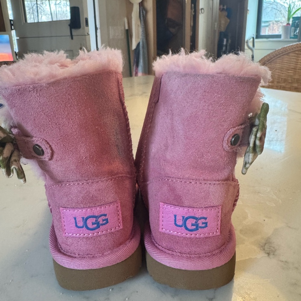 Toddler UGGS- size 7